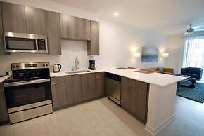 S1bf Rare Find - Bright and Modern 1-br w Free Parking