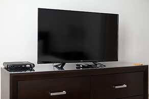 S1bf Rare Find - Bright and Modern 1-br w Free Parking