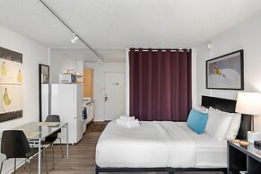 CCC Clean Cozy Convenient Studio in Buckhead w Free Parking