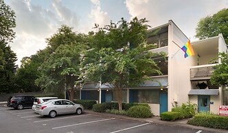 CCC Clean Cozy Convenient Studio in Buckhead w Free Parking