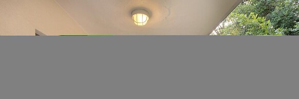 CCC Clean Cozy Convenient Studio in Buckhead w Free Parking