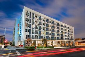 S1bd Serviced 1-br w Full Kitchen in Walkable Neighborhood