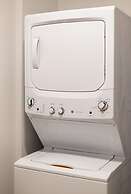 S1bd Serviced 1-br w Full Kitchen in Walkable Neighborhood