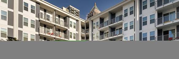 S1bd Serviced 1-br w Full Kitchen in Walkable Neighborhood