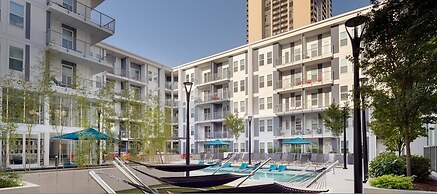 S1bd Serviced 1-br w Full Kitchen in Walkable Neighborhood