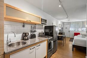 CPG Serviced Studio w Full Kitchen in Quiet Neighborhood