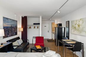 CPG Serviced Studio w Full Kitchen in Quiet Neighborhood