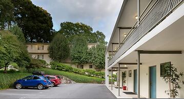 CPG Serviced Studio w Full Kitchen in Quiet Neighborhood