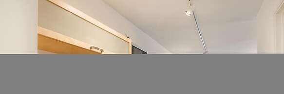 CPG Serviced Studio w Full Kitchen in Quiet Neighborhood