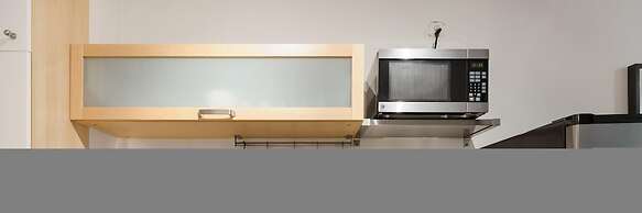 CPG Serviced Studio w Full Kitchen in Quiet Neighborhood