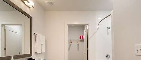 S2bb Bright 2-br Midtown Apartment With Pool and Gym