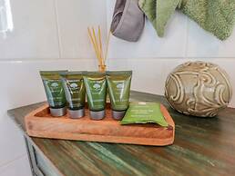 Lakeside Lodge Retreat