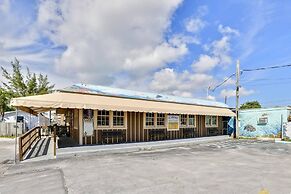 Coral Palm by Avantstay Key West Walkable Gated Community & Shared Poo