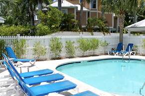 Key West Found by Avantstay Close to Shops w/ Patio & Shared Pool! Wee