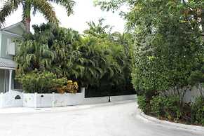 Key West Found by Avantstay Close to Shops w/ Patio & Shared Pool! Wee