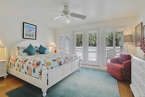 Key West Found by Avantstay Close to Shops w/ Patio & Shared Pool! Wee