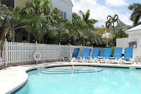 Key West Found by Avantstay Close to Shops w/ Patio & Shared Pool! Wee