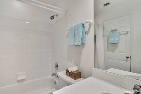 Key West Found by Avantstay Close to Shops w/ Patio & Shared Pool! Wee