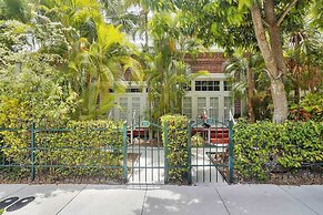 Key West Found by Avantstay Close to Shops w/ Patio & Shared Pool! Wee