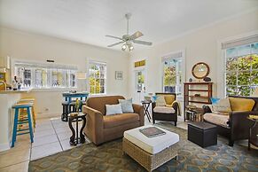 Spanish Lime Cottage by Avantstay Ideal Old Town Key West Location! Mo