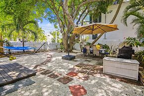 Spanish Lime Cottage by Avantstay Ideal Old Town Key West Location! Mo