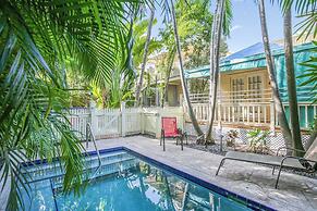 Paradise Place by Avantstay Key West Old Town Condo w/ Shared Pool