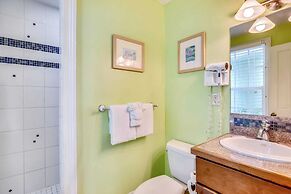 Paradise Place by Avantstay Key West Old Town Condo w/ Shared Pool