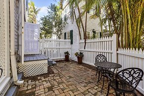 Lazy Gecko by Avantstay Walk to Duval St in Key West! Month Long Stays
