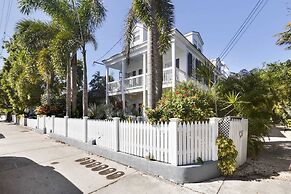 Lazy Gecko by Avantstay Walk to Duval St in Key West! Month Long Stays