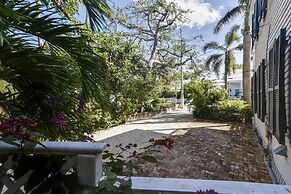 Lazy Gecko by Avantstay Walk to Duval St in Key West! Month Long Stays