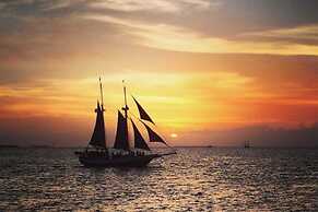 Key West Charming by Avantstay Communal Pool Gated Community Near Fort