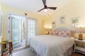 A Place In Paradise by Avantstay Key West Walkable w/ Shared Pool Week