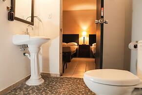 ANTIQUE Guest House Fundidora