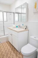 Cozy House With Patio, Fireplace, Parking - Hollywood, Florida