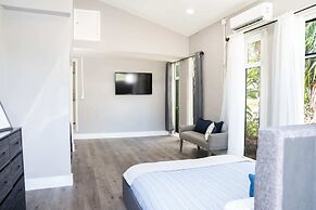 Cozy House With Patio, Fireplace, Parking - Hollywood, Florida