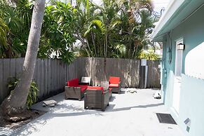 Cozy House With Patio, Fireplace, Parking - Hollywood, Florida
