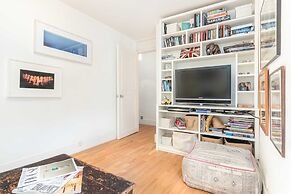 Bright Bayswater Apartment