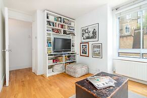 Bright Bayswater Apartment