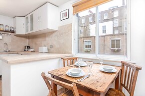Bright Bayswater Apartment