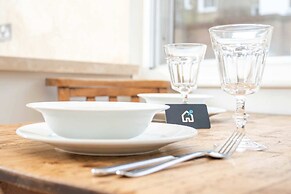 Bright Bayswater Apartment