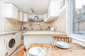 Bright Bayswater Apartment
