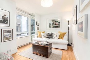 Bright Bayswater Apartment