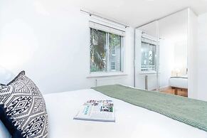 Bright Bayswater Apartment