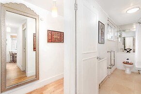 Bright Bayswater Apartment