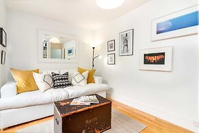 Bright Bayswater Apartment