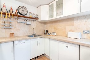 Bright Bayswater Apartment