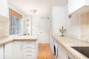 Bright Bayswater Apartment