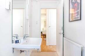 Bright Bayswater Apartment