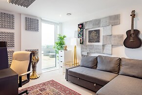 Stunning Brentford Penthouse