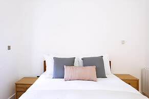 Bright & Comfortable Angel Apartment